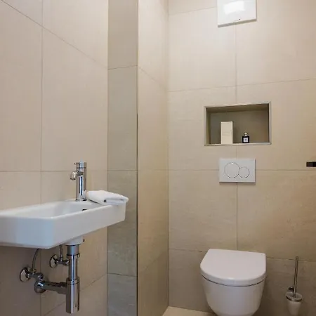 شقة Moderne Mit Terrasse إنسبروك