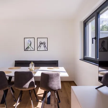 شقة Moderne Mit Terrasse إنسبروك