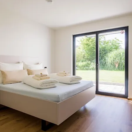 Moderne Mit Terrasse Apartment